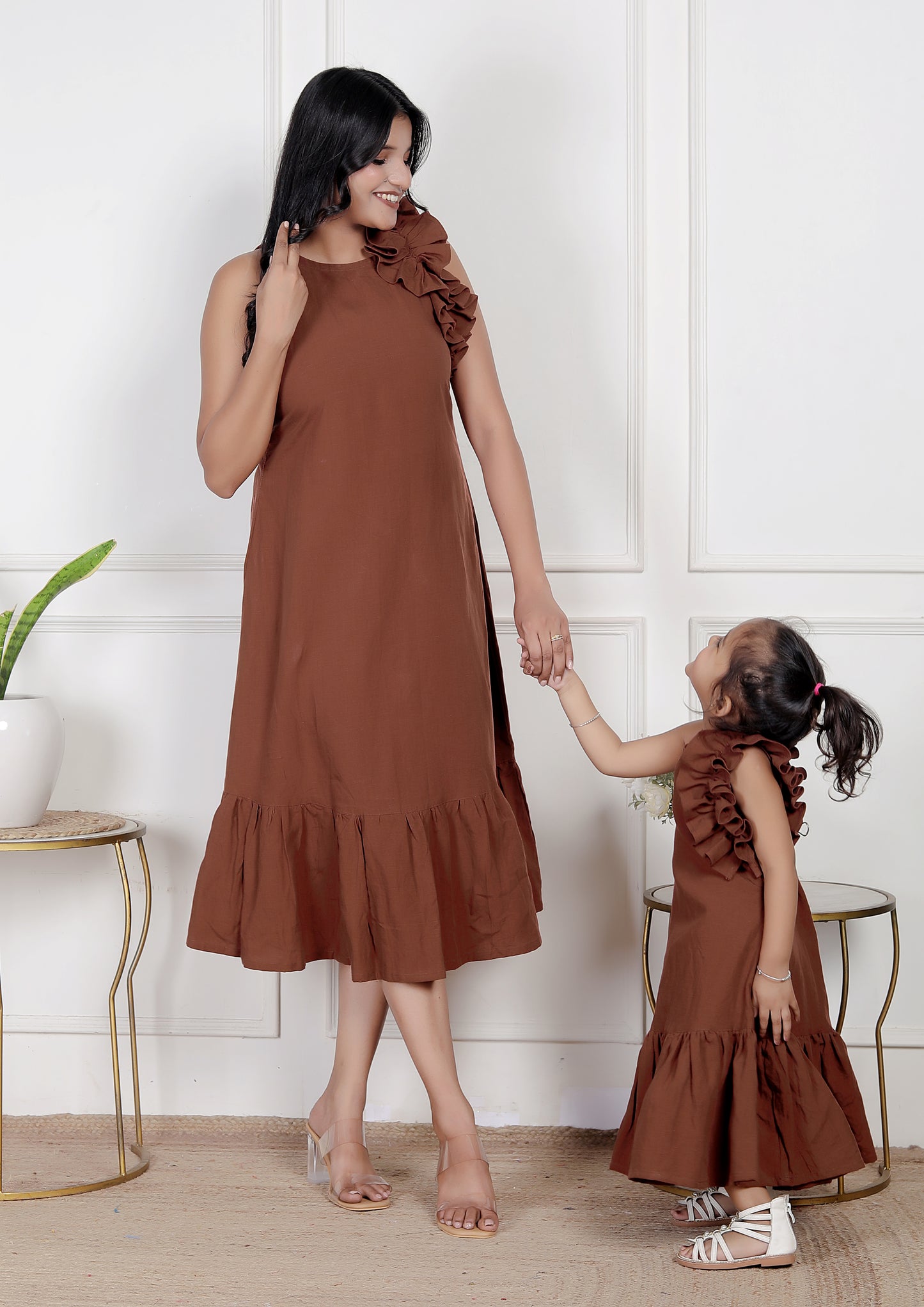 Mother Daughter Matching One-Shoulder Ruffle Dress – Coffee Brown
