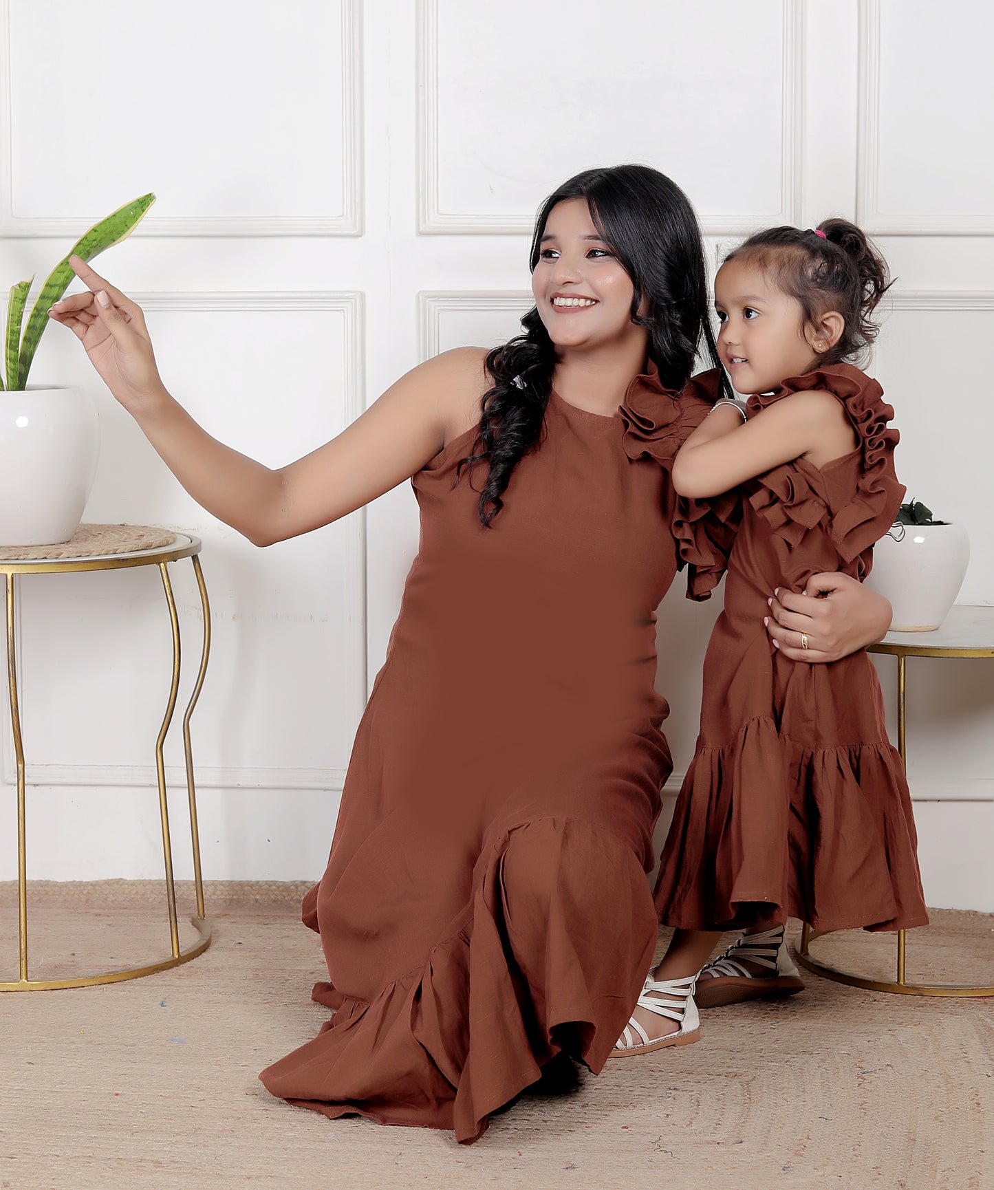 Mother Daughter Matching One-Shoulder Ruffle Dress – Coffee Brown