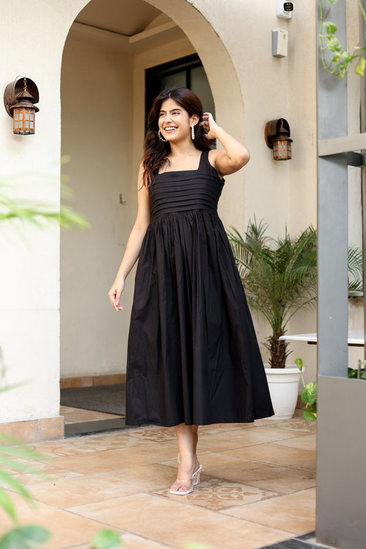 Classic Black Pleated Midi Dress – Timeless Elegance