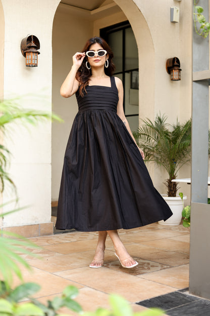 Classic Black Pleated Midi Dress – Timeless Elegance