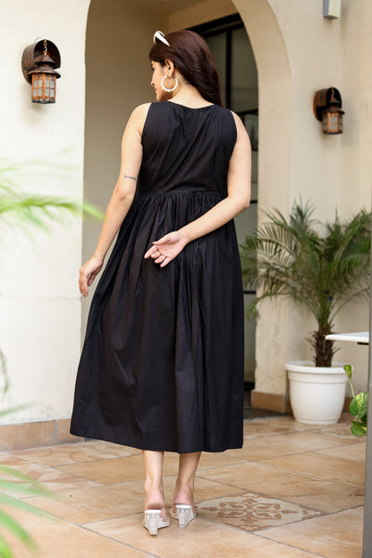 Classic Black Pleated Midi Dress – Timeless Elegance